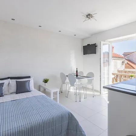 Apartment Anna - 20 M From The Sea Postira