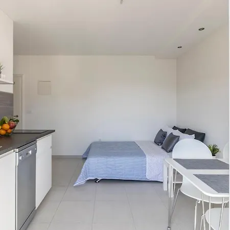 Anna - 20 M From The Sea