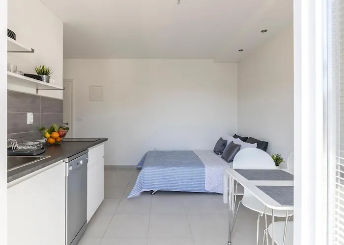 Anna - 20 M From The Sea