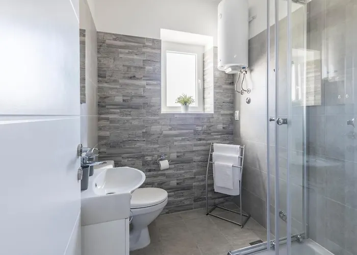 Anna - 20 M From The Sea