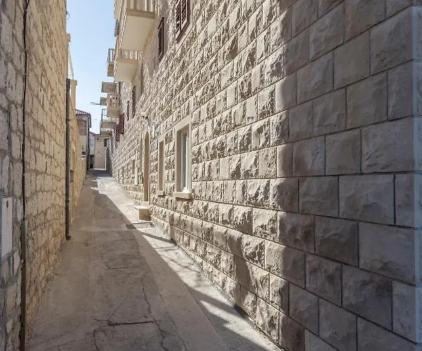 Anna - 20 M From The Sea *