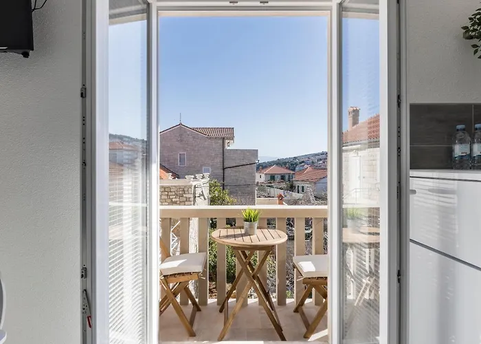 Anna - 20 M From The Sea